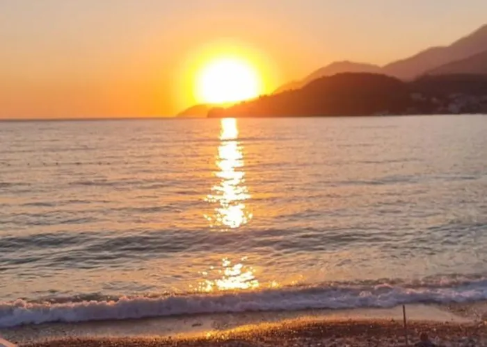 Lekas * Himara